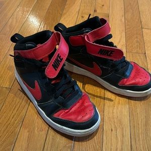 Nike sneaker Red and black shoes for boys size 5.5 big boys